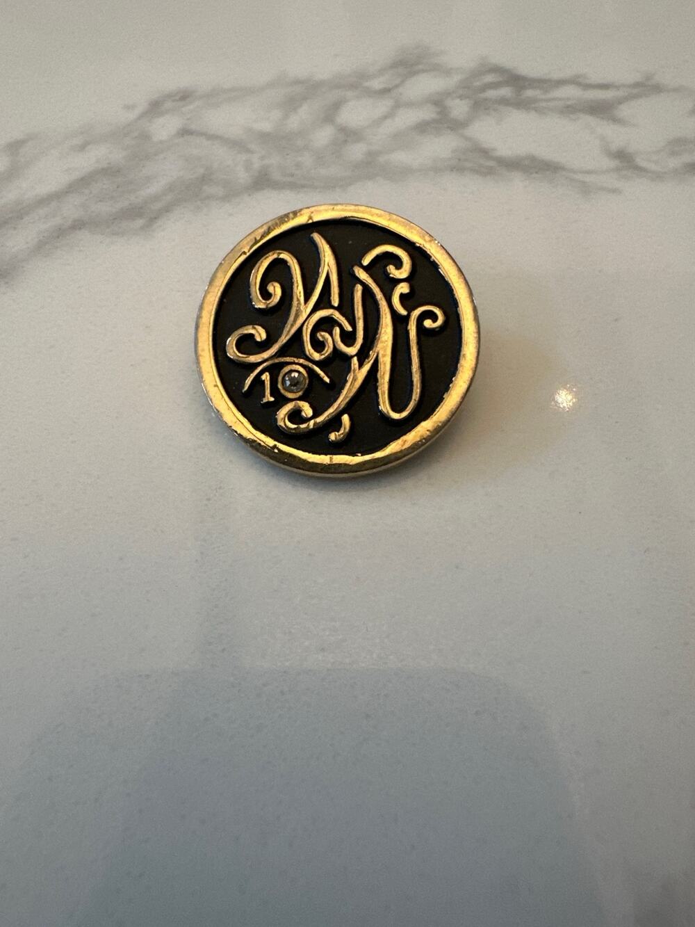 Vintage Weight Watchers 10 Lb Loss Milestone Award Pin Black Enamel Gold Tone